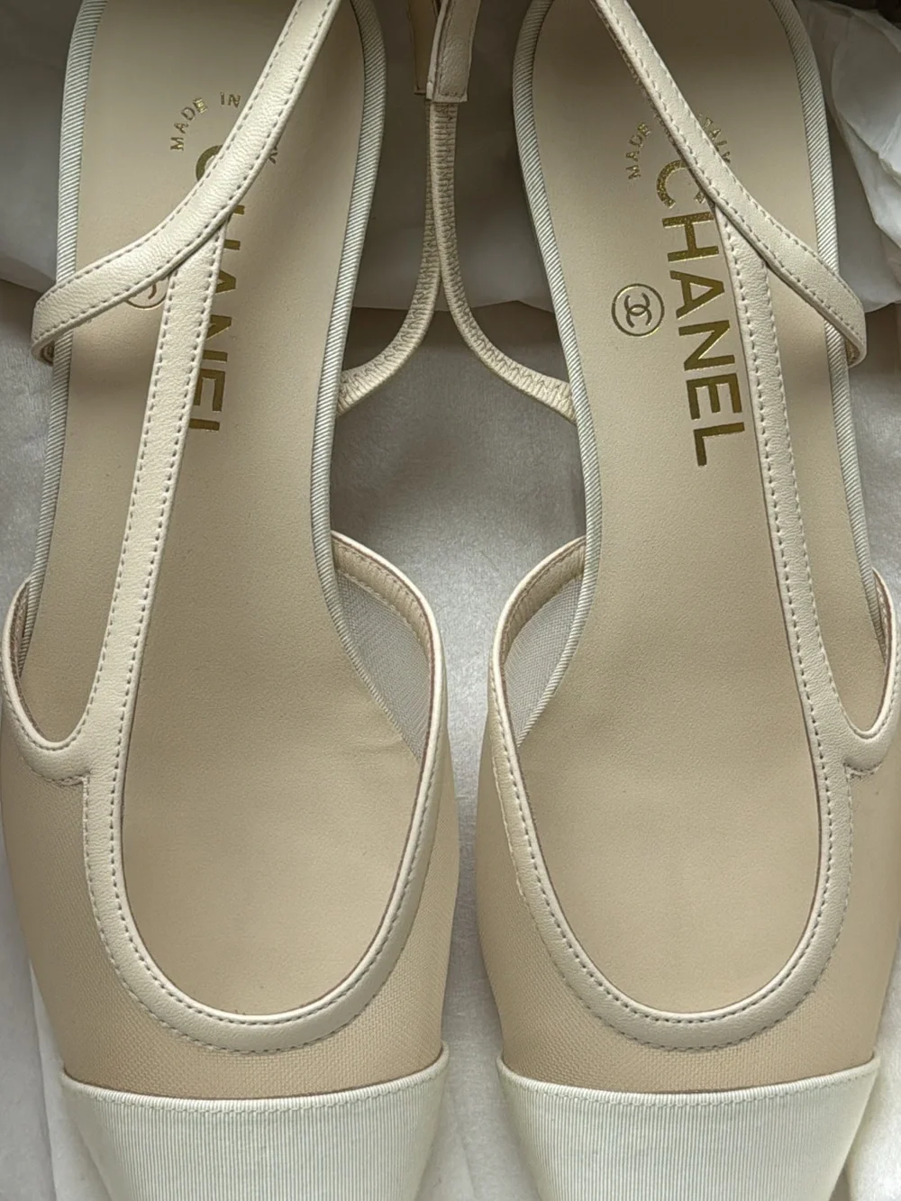 CHANEL 2026 White Slingback Flats - Picture 3 of 4